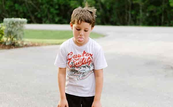 kid sticking tongue out